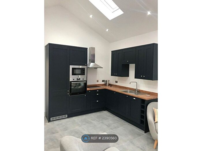 2 Bedroom Flat To Rent In Sefton Drive, Liverpool, L8