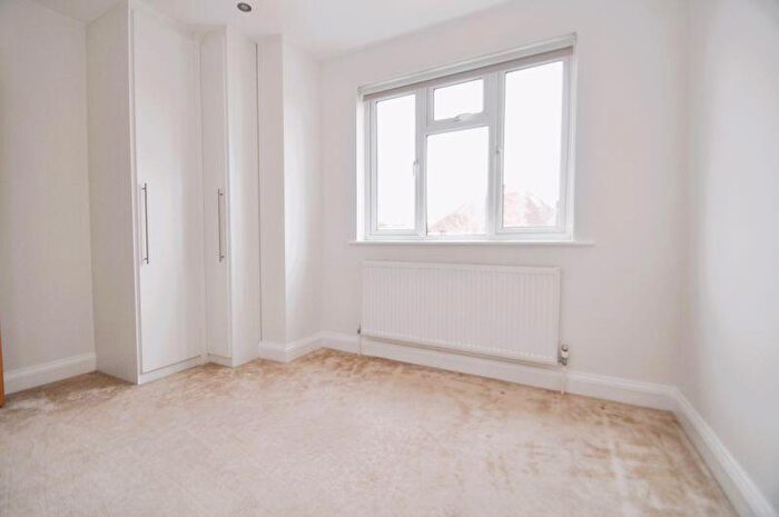 5 Bedroom Semi-Detached House To Rent In Beechcroft Avenue, New Malden, KT3