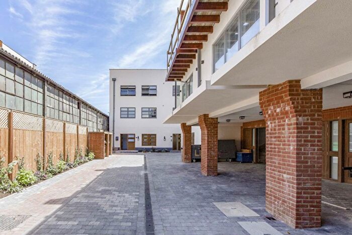 2 Bedroom Flat To Rent In Elm Grove, Wimbledon, SW19