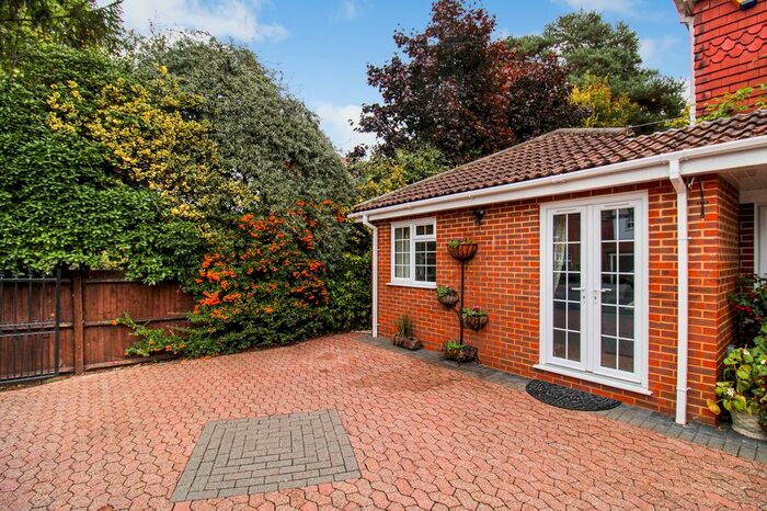 1 Bedroom Maisonette To Rent In Salisbury Road, Farnborough, Hampshire, GU14