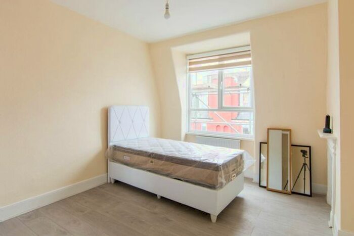 3 Bedroom Flat To Rent In Grand Parade, Harringay, London, N4