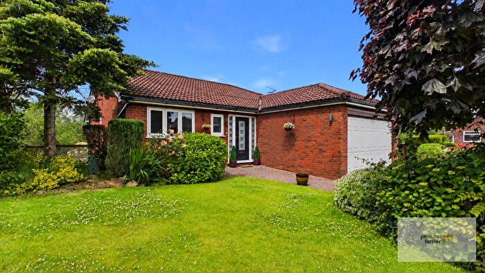 4 Bedroom Detached House For Sale In Kirkburn View, Brandlesholme, Bury, BL8