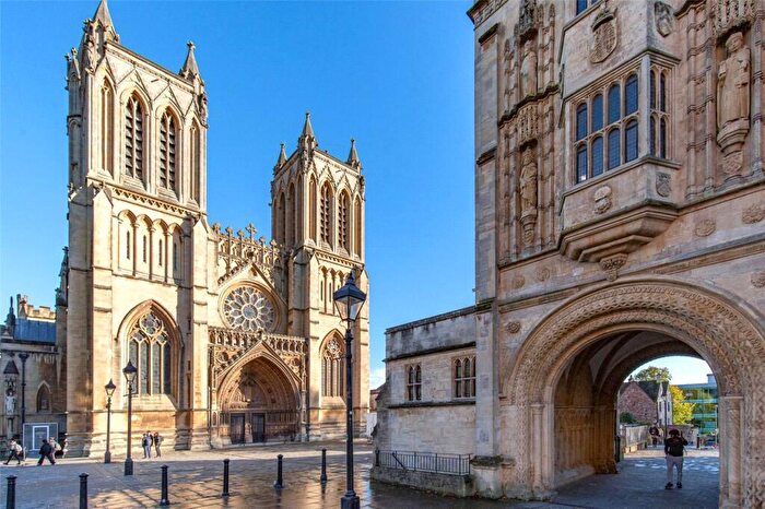 2 Bedroom Apartment To Rent In Deanery Road, Bristol, BS1