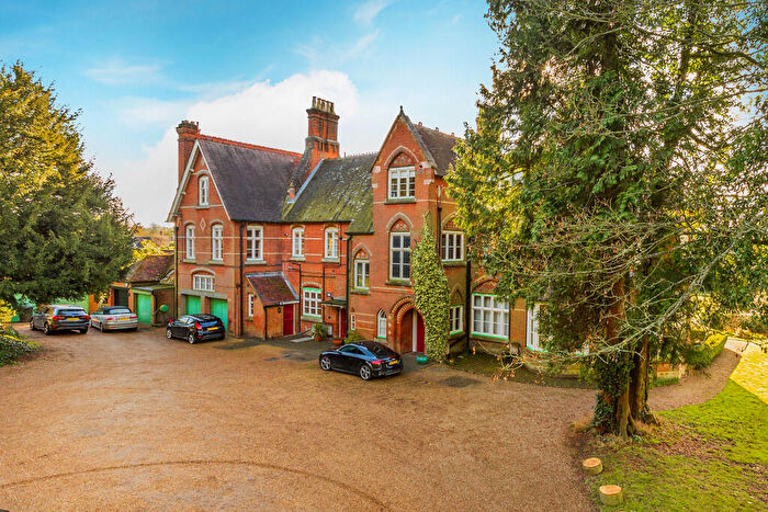 2 Bedroom Apartment For Sale In Morden Grange, Betchworth, RH3