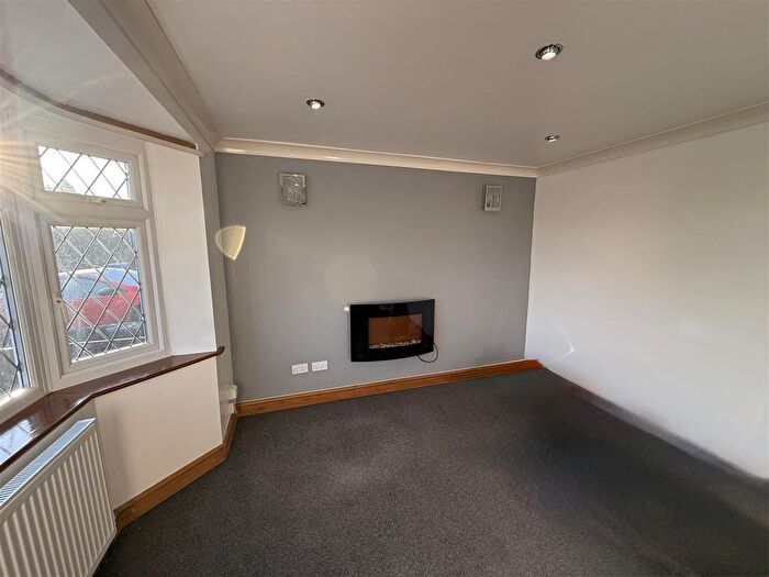 Semi-Detached House To Rent In Orchard Road, Kirkby-In-Ashfield, Nottingham, NG17