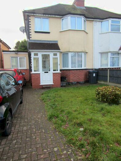 2 Bedroom House To Rent In Insull Avenue, Maypole, Birmingham, B14