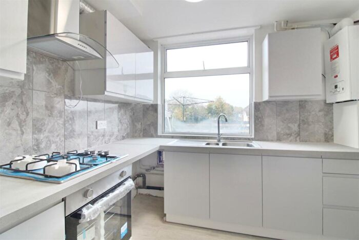 2 Bedroom Apartment To Rent In Cavendish Road, Emmer Green, Reading, RG4