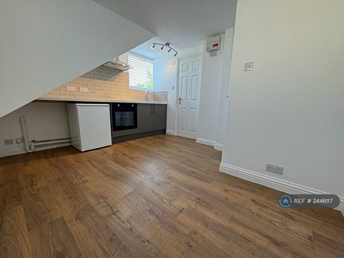1 Bedroom Flat To Rent In Glebe Villas, Hove, BN3