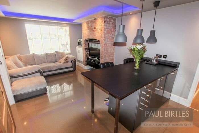 2 Bedroom Flat To Rent In Woodsend Road, Flixton, Manchester M41