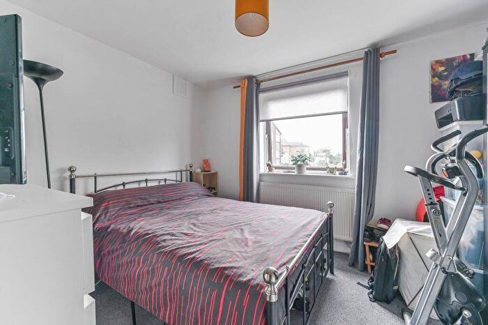 1 Bedroom Flat For Sale In Norbury Avenue, Thornton Heath, CR7