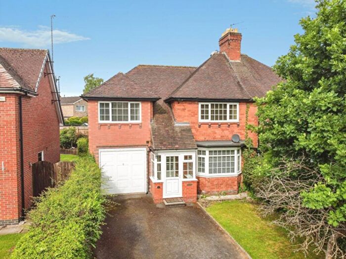 4 Bedroom Semi-Detached House To Rent In Ernsford Close, Dorridge, B93