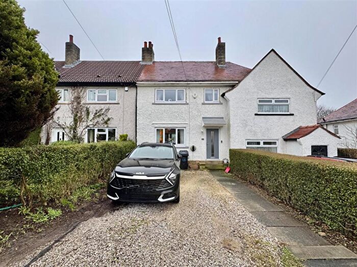 3 Bedroom Terraced House For Sale In Highlands Avenue, Almondbury, Huddersfield, HD5