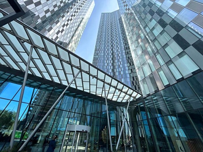 2 Bedroom Apartment To Rent In Owen Street, M15