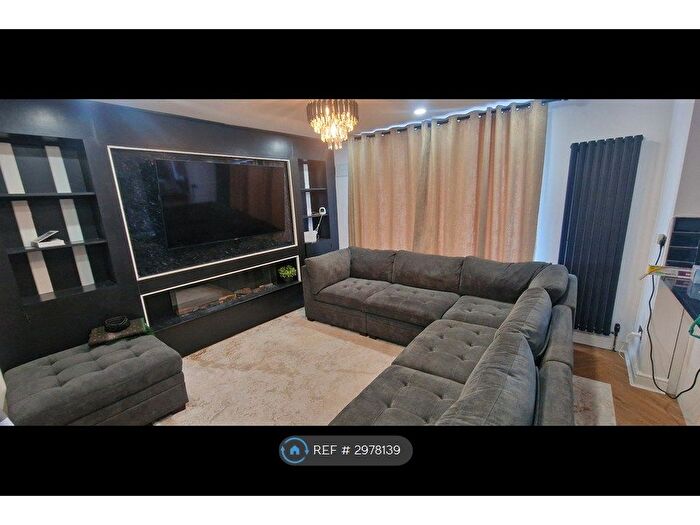 4 Bedroom Semi Detached House To Rent In Hollywood Road, Bristol, BS4