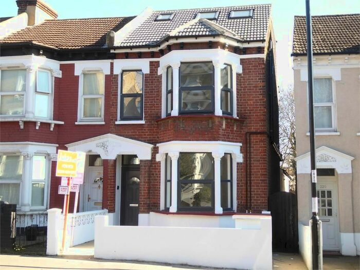 3 Bedroom Maisonette To Rent In Whitehorse Lane, London, SE25