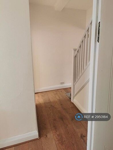 3 Bedroom Flat To Rent In High Street Bromley, Bromley, BR1
