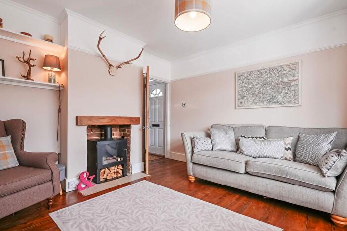 3 Bedroom Semi-Detached House For Sale In Emlyn Road, Redhill, RH1