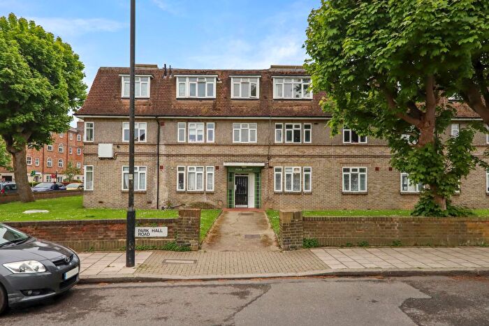 2 Bedroom Flat To Rent In Park Court () West Dulwich, SE21
