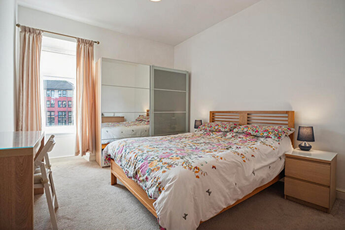 2 Bedroom Flat For Sale In / Clarendon Place, Glasgow, G20