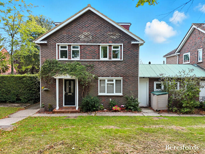 4 Bedroom Link Detached House For Sale In Middlemead Close, West Hanningfield, CM2