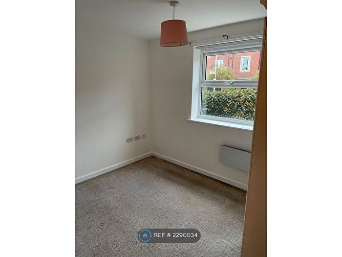 3 Bedroom Flat To Rent In Ivy Graham Close, Manchester, M40