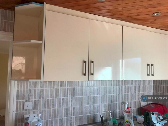 4 Bedroom Semi-Detached House To Rent In Berryfield, Slough, SL2