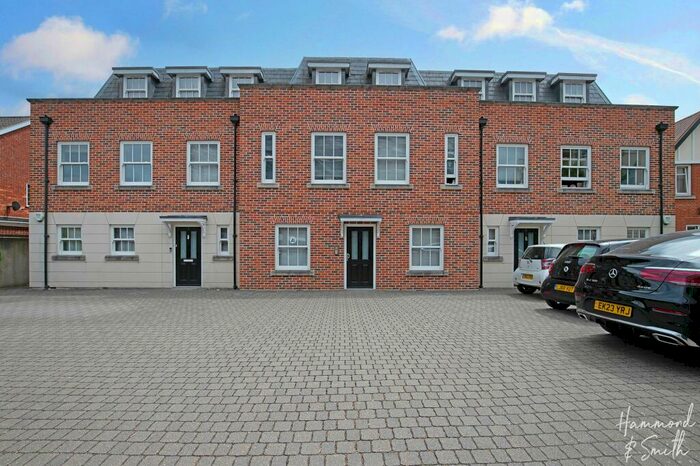 2 Bedroom Apartment To Rent In Hemnall Street, Epping, CM16