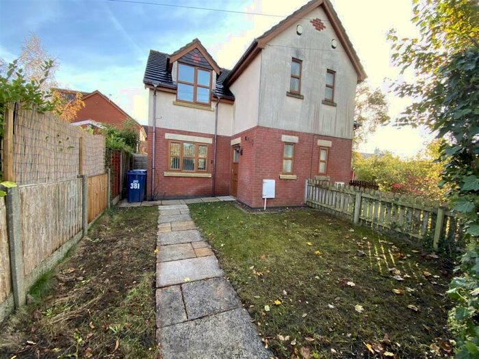 3 Bedroom Semi-Detached House To Rent In Leyland Lane, Leyland, Leyland, PR25