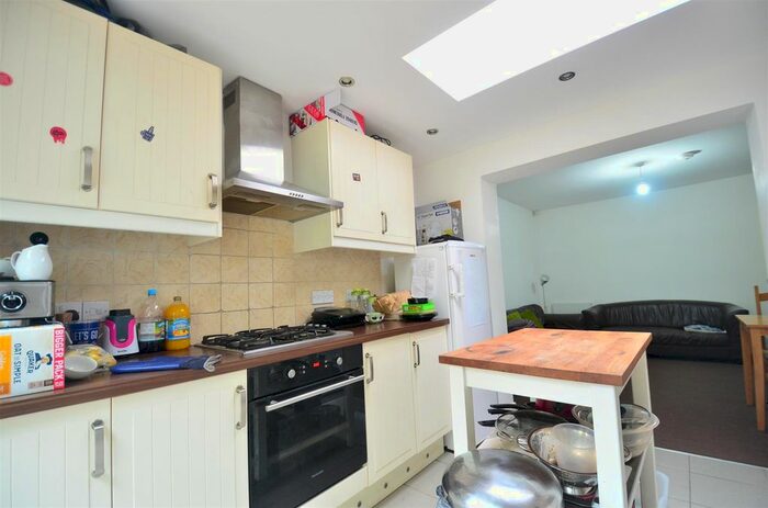 5 Bedroom Semi-Detached House To Rent In Selly Oak, Birmingham B29