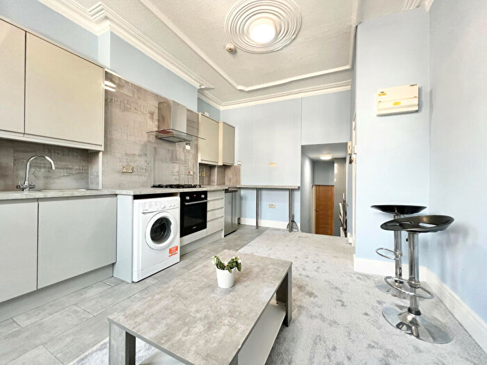 1 Bedroom Flat To Rent In Palmerston Crescent, Palmers Green, N13