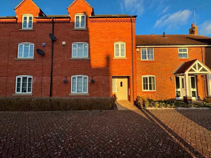 4 Bedroom Terraced House To Rent In Vale Drive, Peterborough, PE7