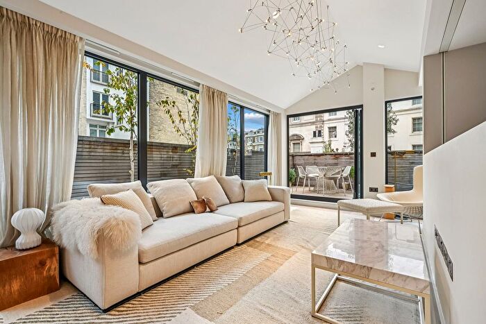3 Bedroom Mews To Rent In Russel Court, St James's, SW1A