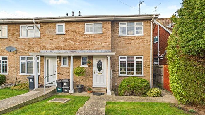 3 Bedroom End Of Terrace House For Sale In Grovedale Close, Cheshunt, EN7
