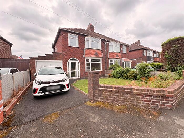3 Bedroom Semi Detached House For Sale In Cheetham Hill Road, Dukinfield, SK16
