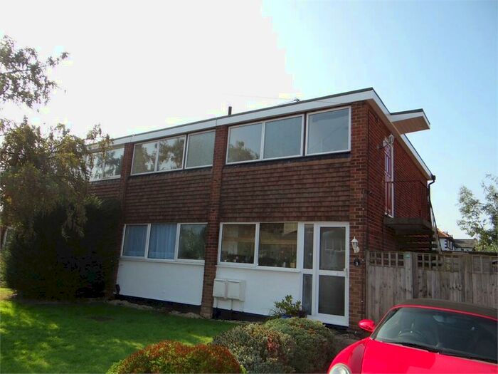 2 Bedroom Flat To Rent In Cherry Orchard, Amersham, HP6