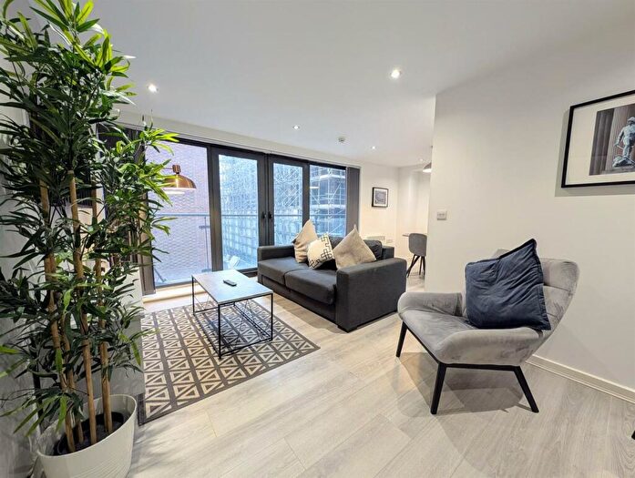 2 Bedroom Apartment To Rent In Shaws Alley, Liverpool, L1