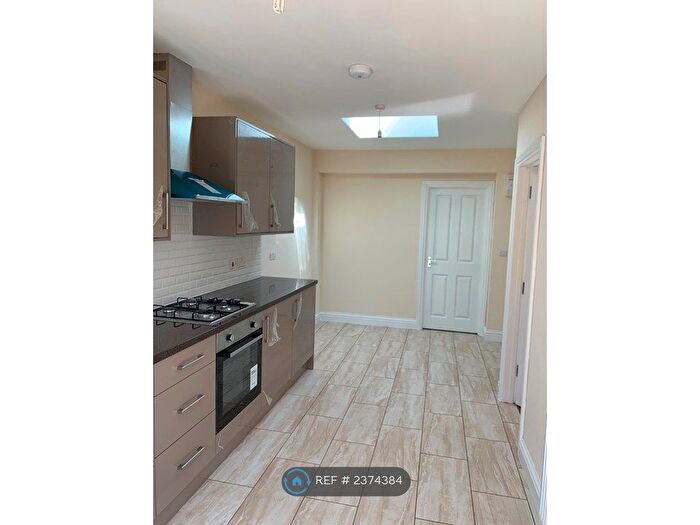 1 Bedroom Flat To Rent In Hibernia Gardens, Hounslow, TW3