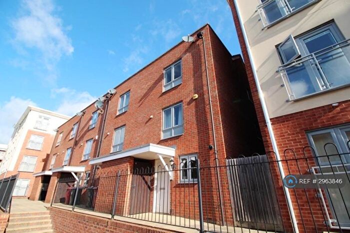 3 Bedroom Terraced House To Rent In Curzon St, Reading, RG30