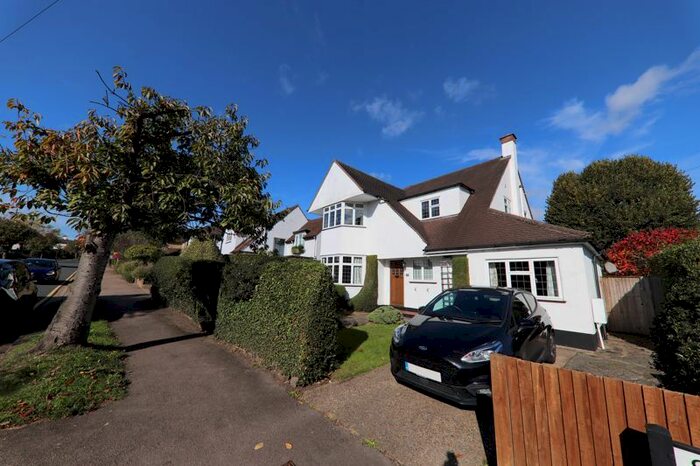 3 Bedroom Detached House To Rent In Shepherds Way, Rickmansworth, WD3