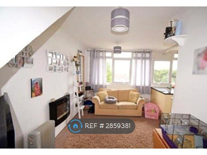 1 Bedroom Flat To Rent In Kingswood House, Slough, SL2