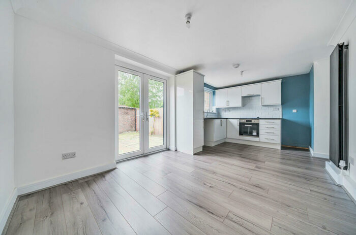 3 Bedroom End Of Terrace House To Rent In Ripplesmere, Bracknell, Berkshire, RG12