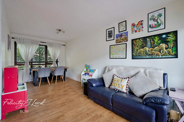 2 Bedroom Flat For Sale In Brabazon Street, London, E14