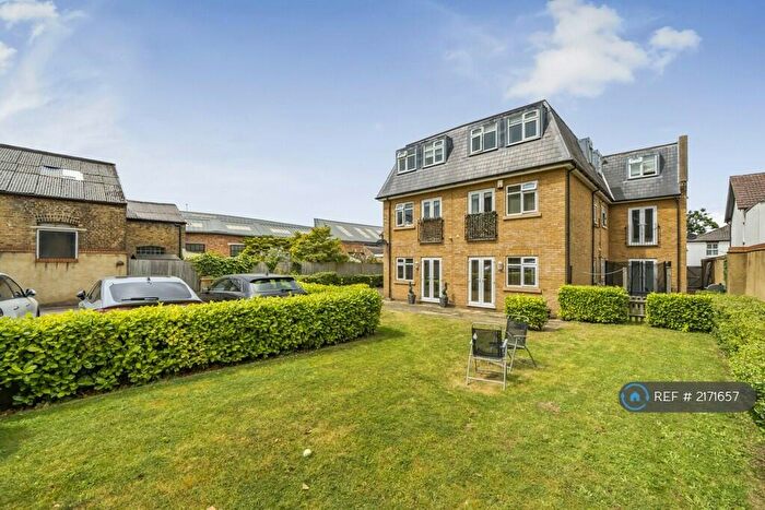 2 Bedroom Flat To Rent In Stanley Apartments, Bromley, BR2