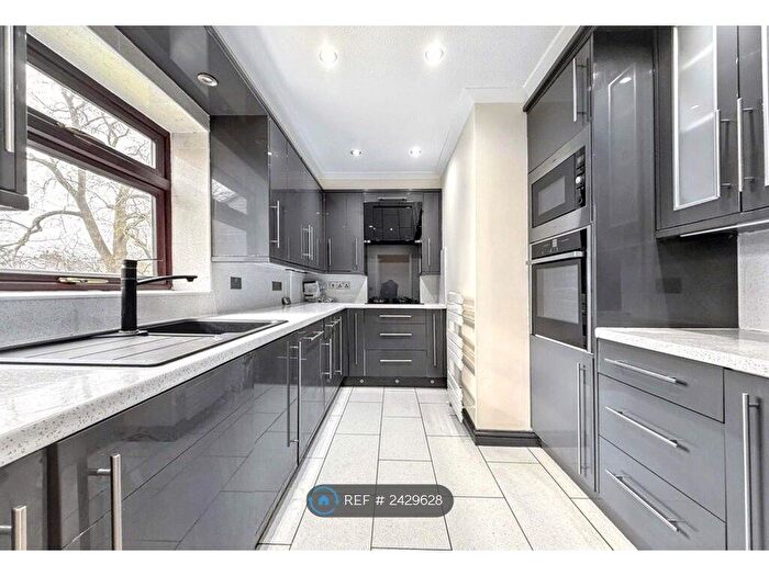 2 Bedroom Flat To Rent In St. Johns Close, Uxbridge, UB8