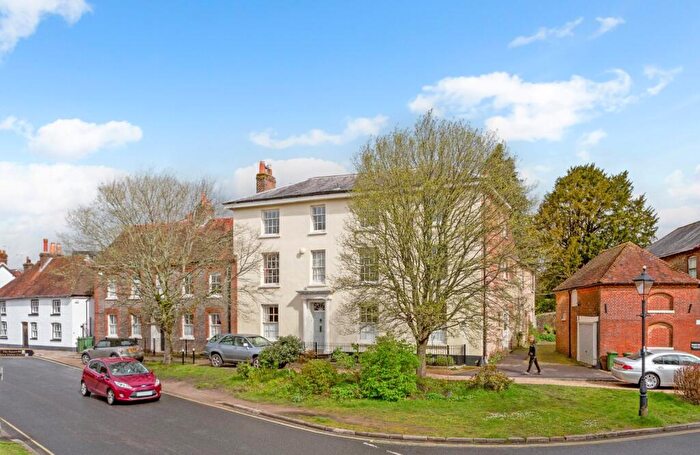 2 Bedroom Flat For Sale In The Spain, Petersfield, Hampshire, GU32