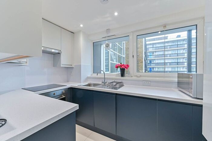 3 Bedroom Flat To Rent In Crownstone Road, Brixton, London, SW2