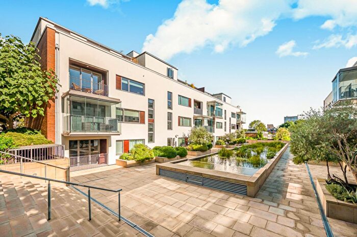 2 Bedroom Flat For Sale In Carlton Drive, Putney Hill, SW15