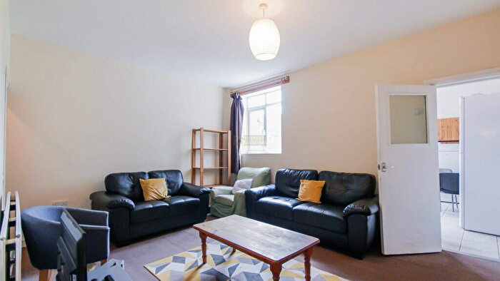 4 Bedroom Terraced House To Rent In Bournbrook Road, Selly Oak, Birmingham, B29