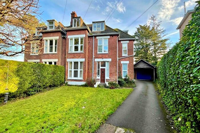 Flat To Rent In Parkstone, BH14