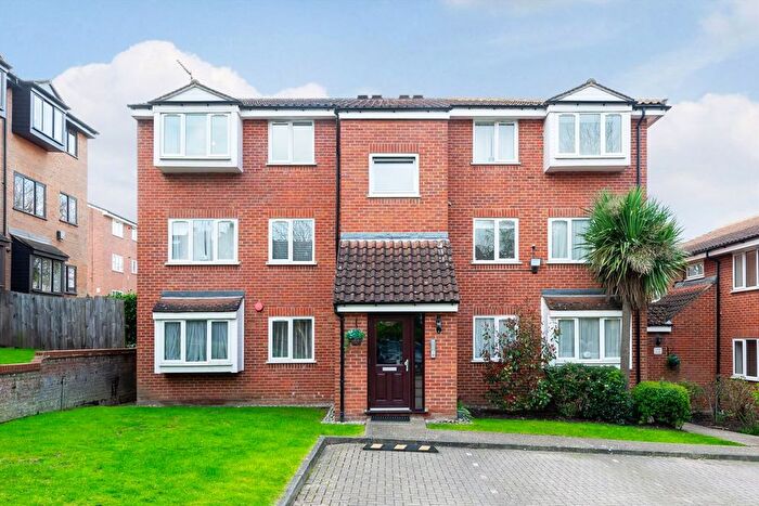 2 Bedroom Flat To Rent In Newton Avenue, London, N10